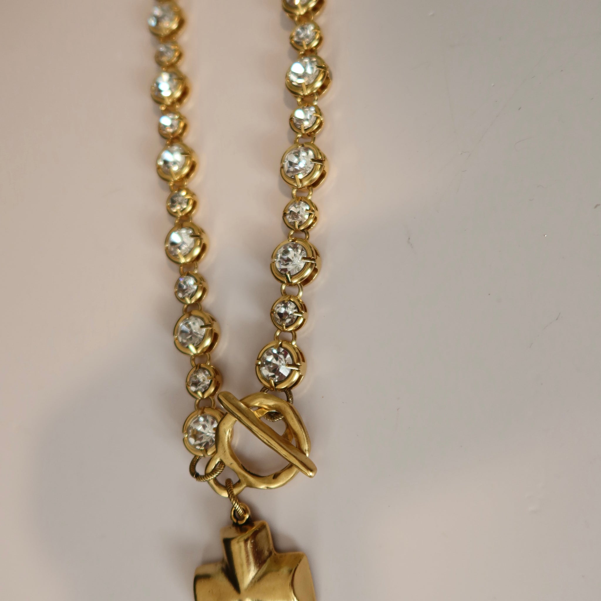 Mary Alice Necklace Cross Gold